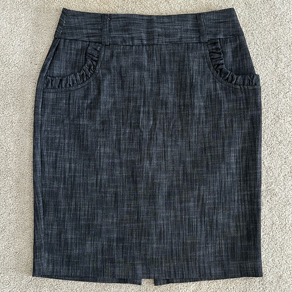 BCX denim skirt, pockets w. Ruffle detail, belt loops, black, size 7